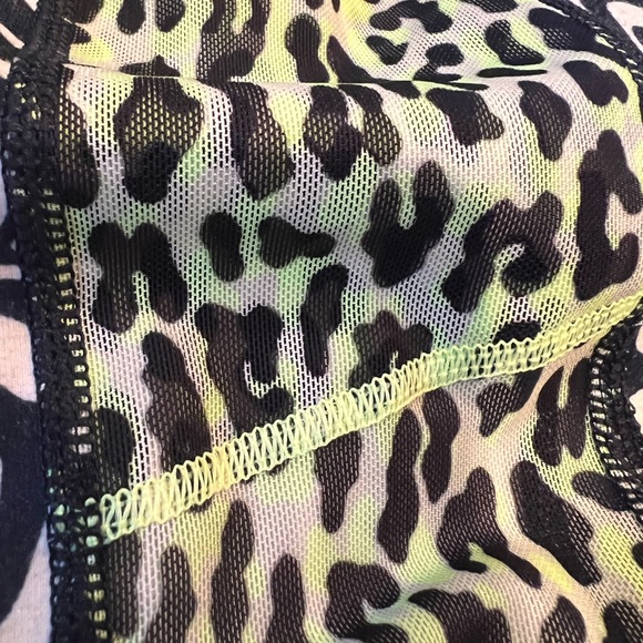 Fabletics Powerhold leggings-size small - Picture 4 of 4